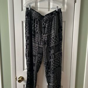 Jessica Simpson Black and White Patterned Pants